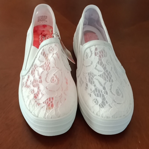 Lace Skechers - Picture 1 of 9